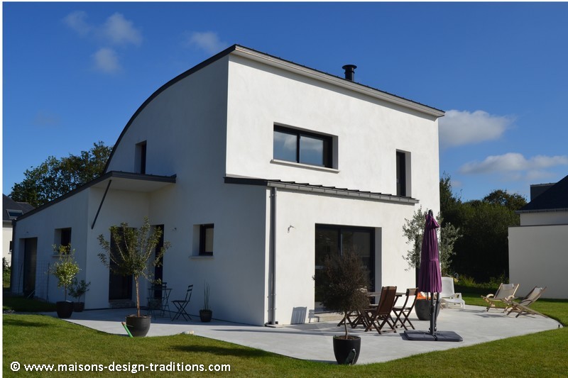 Maison avec toiture en zinc